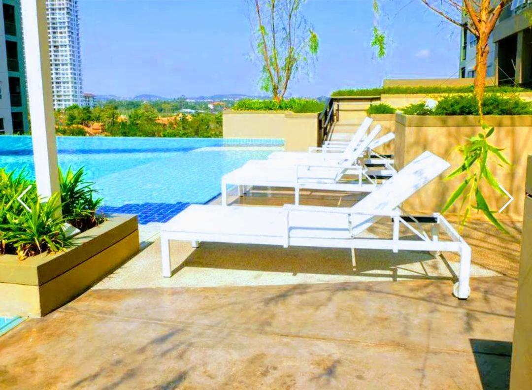 Apartamento Lumpini Seaview Top Floor Jomtien Habitación foto